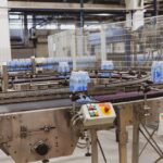 Moderne verpakkingsmachines in de voedingsindustrie voor efficiënte en hygiënische verpakking van producten.